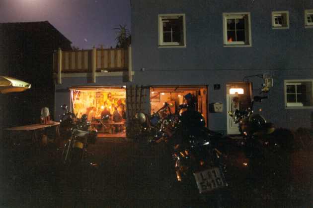 bar_nacht1.jpg (19383 Byte)