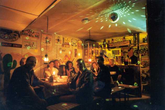 bar_nacht2.jpg (27230 Byte)