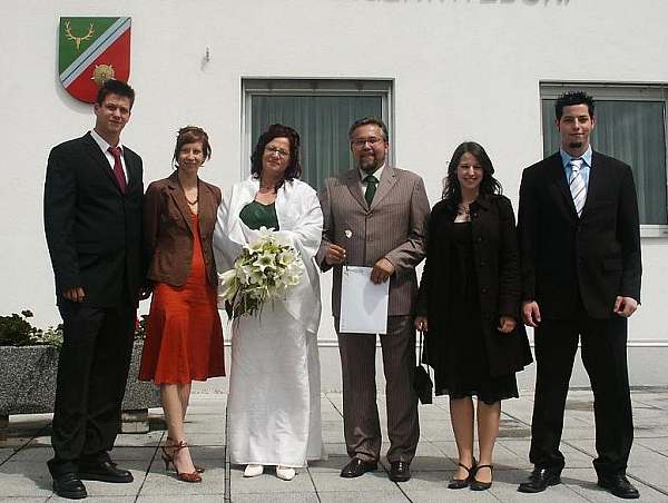 married.jpg (39809 Byte)